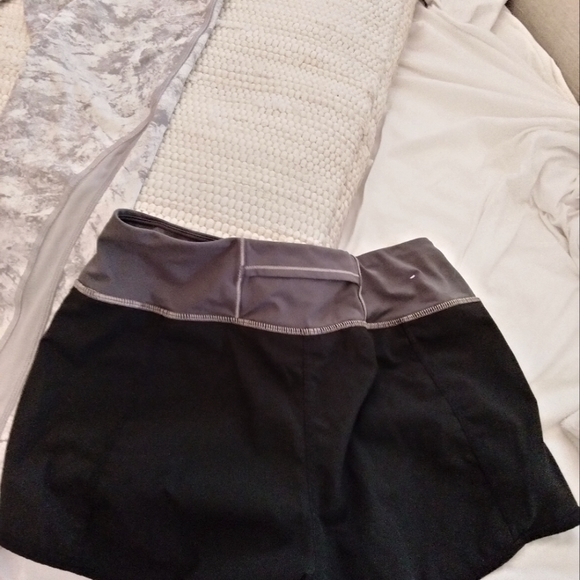 Lululemon leggings and Reebok shorts excellent excellent condition - Picture 4 of 9